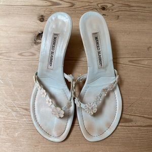 Manolo Blahnik kitten heel thong sandal 36.5